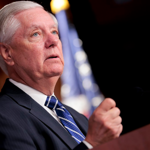 Cố Thượng nghị sĩ Cộng hòa Lindsey Graham là một trong những người đi đầu trong việc thúc đẩy các biện pháp trừng phạt cứng rắn hơn đối với Nga. Ảnh: Getty Images.