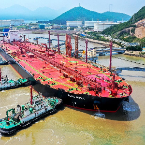 Một tàu chở dầu cập cảng tại thành phố Ninh Ba, tỉnh Chiết Giang - Ảnh: China Daily