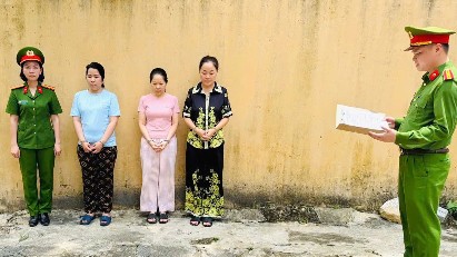 Gold shop owners charged in $57 mln diamond smuggling ring