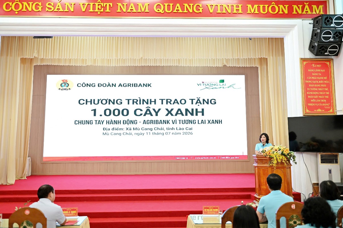Đồng chí Từ Thị Kim Thanh - Ủy viên Ban Chấp hành Đảng bộ, Thành viên Hội đồng Thành viên, Chủ tịch Công đoàn Agribank phát biểu tại Chương trình.