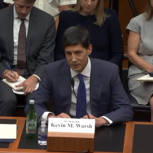 Chủ tịch Fed Kevin Warsh trong cuộc điều trần trước Quốc hội Mỹ ngày 14/7/2026 - Ảnh chụp màn hình.