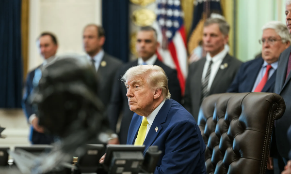 Tổng thống Trump rút lại kế hoạch thu phí tại eo biển Hormuz