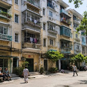 Nhiều khu tập thể tại Hà Nội đã xuống cấp. Ảnh: Hoàng Bách
