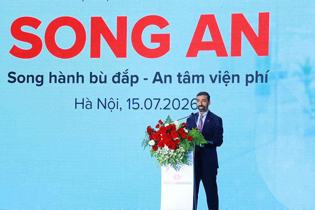 Ông Pranav Seth, Chủ tịch HĐQT Techcom Insurance chia sẻ về tầm nhìn tái kiến thiết ngành bảo hiểm và sứ mệnh giúp khách hàng tự tin làm chủ cuộc sống. Ảnh: Techcom Insurance.