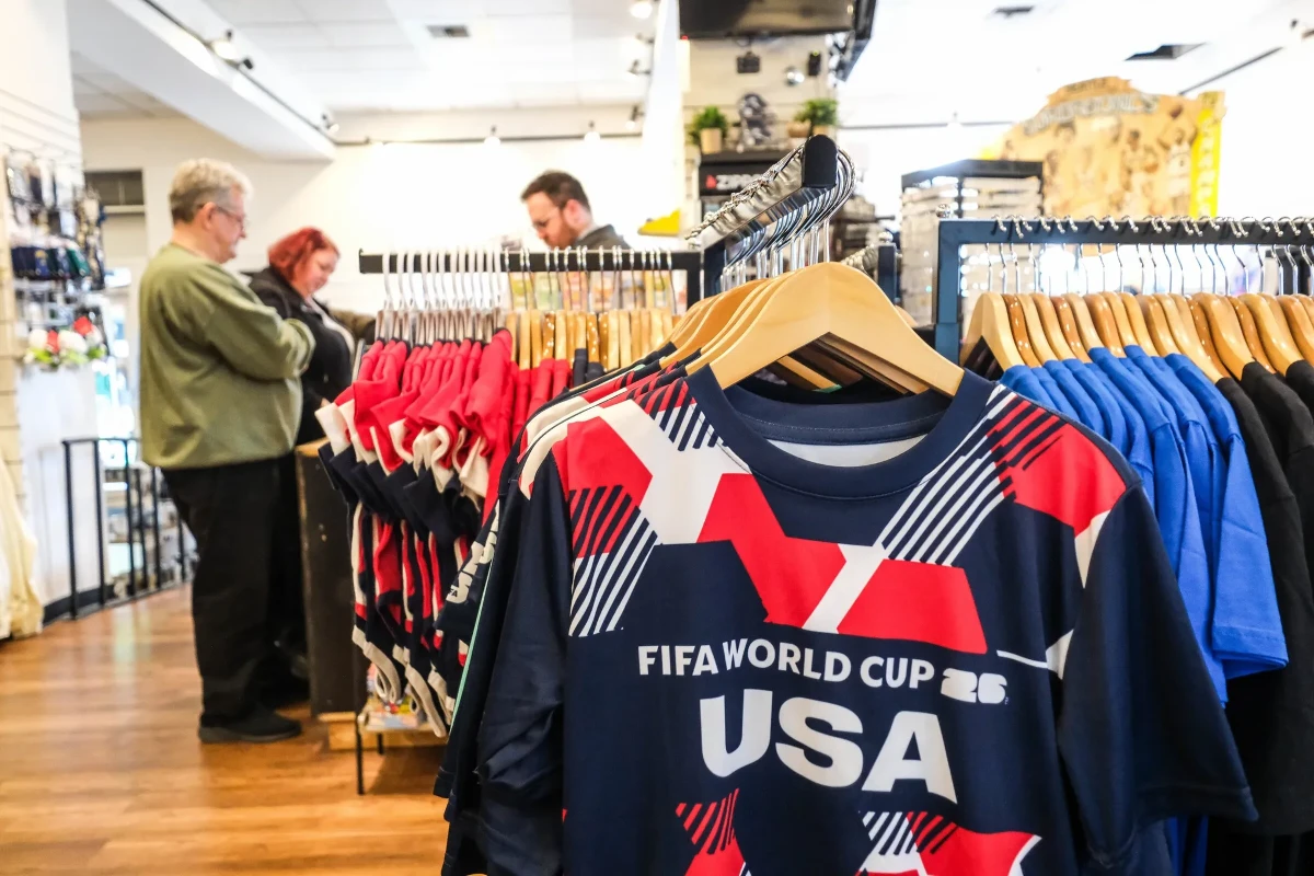 Tại FIFA Store, sản phẩm được tìm mua nhiều nhất là áo đấu chính thức của các đội tuyển. Ảnh: The Seattle Times