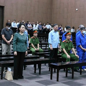 Các bị cáo tại phiên tòa sơ thẩm ngày 27/5/2026. Ảnh: Như Nguyệt.