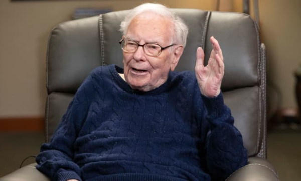 Warren Buffett: Khó tìm cổ phiếu giá tốt khi thị trường chuộng đầu cơ