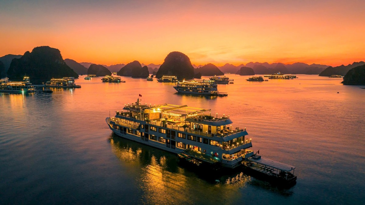 Tuyến du lịch Hạ Long - Lan Hạ kết nối hai vùng vịnh đã mở ra tiềm năng lớn cho du lịc địa phương. Ảnh: Blog Vexere