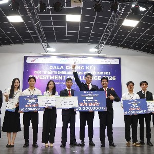 Ba đội: The Fund, TAT, Rizz Taker lần lượt dành giải thưởng Nhất, Nhì, Ba tại chung kết cuộc thi Investment Challenge 2026, chiều 16/7.