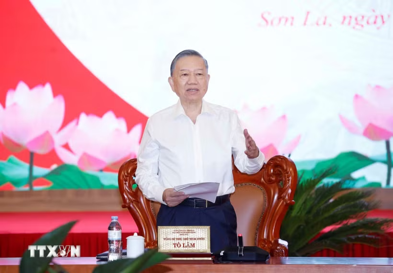 Tổng Bí thư, Chủ tịch nước Tô Lâm cùng Đoàn công tác Trung ương làm việc với Ban Thường vụ Tỉnh ủy Sơn La về kết quả thực hiện các nghị quyết của Trung ương, của tỉnh và nhiệm vụ trọng tâm 6 tháng cuối năm 2026. Ảnh: TTXVN