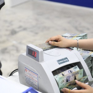 Tín dụng tăng nhanh hơn huy động từ năm 2021 đến nay làm gia tăng mất cân đối cơ cấu nguồn vốn của hệ thống ngân hàng (Ảnh: PL)