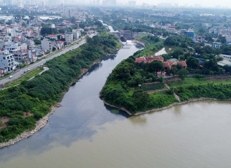 Hanoi approves a $2.8 bln project to upgrade dikes and clean up Nhue River