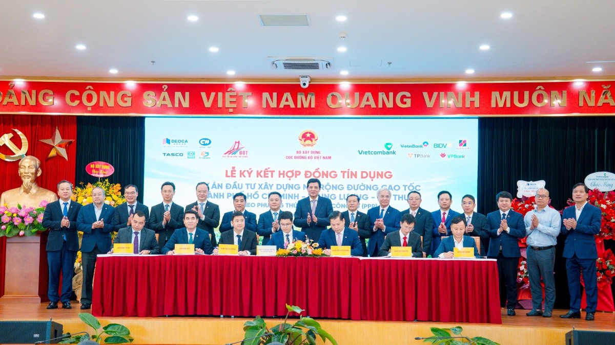 Lễ ký kết hợp đồng tín dụng hợp vốn với tổng hạn mức 27.094 tỷ đồng để tài trợ Dự án mở rộng cao tốc Thành phố Hồ Chí Minh-Trung Lương-Mỹ Thuận. Nguồn: Website Tập đoàn Đèo Cả.
