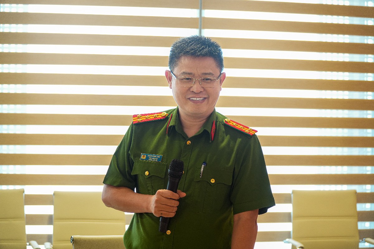 Đại tá Phạm Minh Tiến, Phó Bí thư Đảng ủy, Phó Giám đốc Trung tâm Dữ liệu quốc gia phát biểu tại sự kiện.