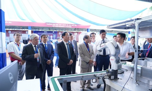 A technology exhibition is held on the sidelines of the International Conference and Exhibition on Control and Automation, held in Gia Lai province on July 16, 2026. - (Photo: VGP)