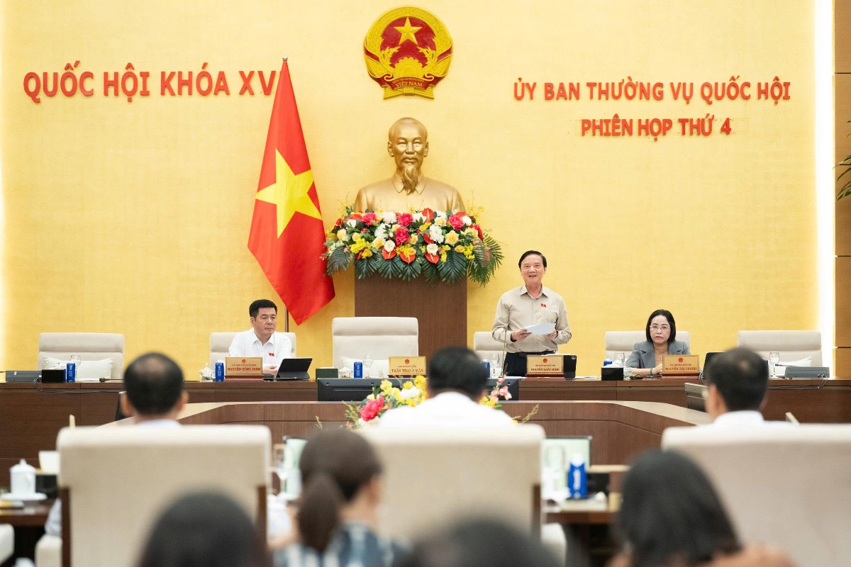 Phó Chủ tịch Quốc hội Nguyễn Khắc Định điều hành Phiên họp. Ảnh: Cổng thông tin điện tử Quốc hội.