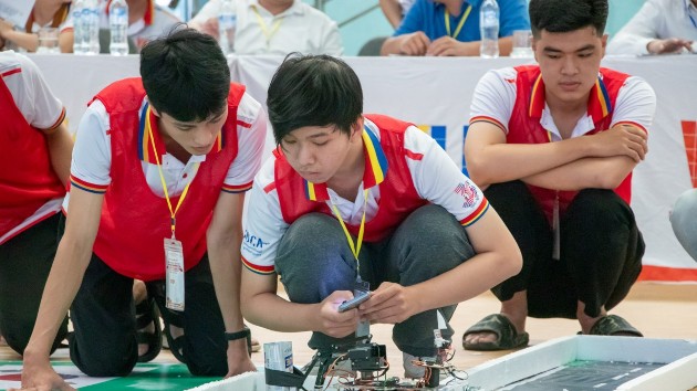 HCMC proposes monthly support of up to $2,300 for businesses hiring experts