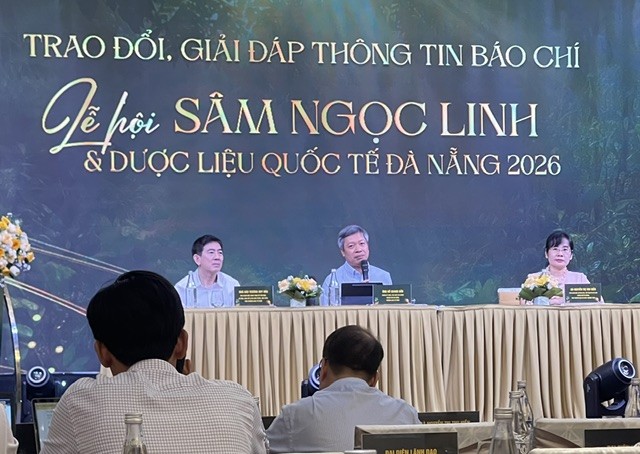 Ông Hồ Quang Bửu, Phó Chủ tịch UBND thành phố Đà Nẵng, thông tin về lễ hội. Ảnh Ngô Anh Văn
