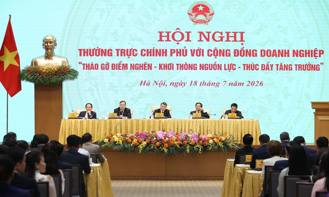 Thủ tướng cùng các Phó Thủ tướng chủ trì Hội nghị (Ảnh: VGP/Nhật Bắc).