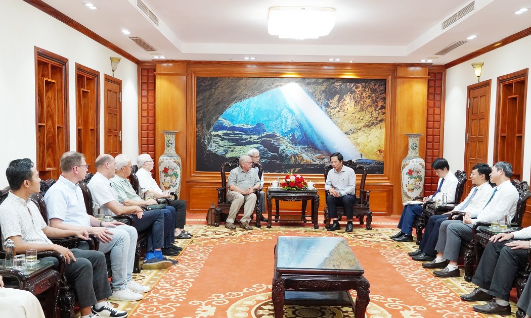 Toàn cảnh buổi tiếp và làm việc. Ảnh: Hồng Lựu