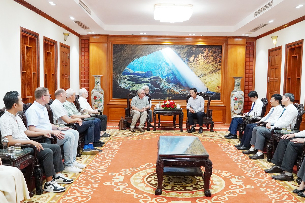 Toàn cảnh buổi tiếp và làm việc. Ảnh: Hồng Lựu