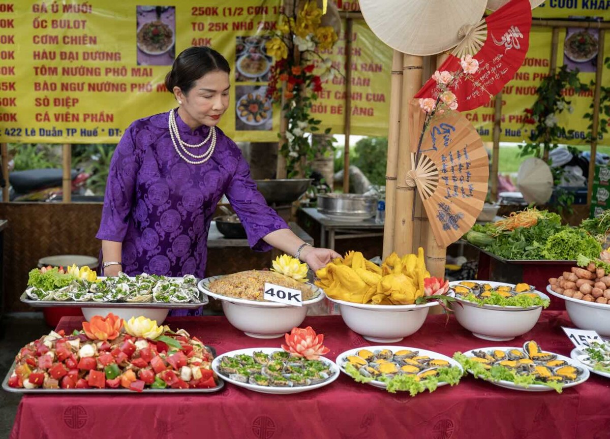 Du khách sẽ có cơ hội thưởng thức những món ăn đặc trưng của Huế và các vùng miền. Ảnh: Quảng An