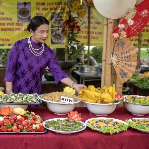 Du khách sẽ có cơ hội thưởng thức những món ăn đặc trưng của Huế và các vùng miền. Ảnh: Quảng An