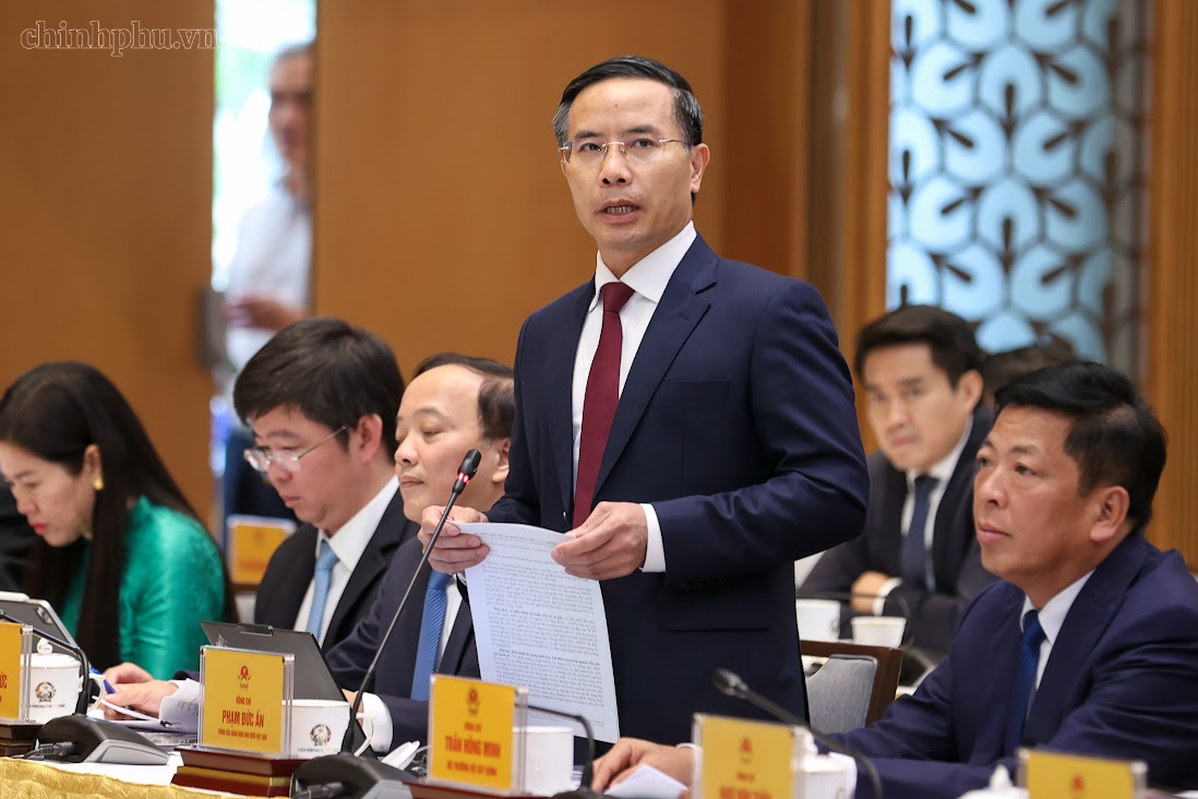 Thống đốc Ngân hàng Nhà nước Việt Nam Phạm Đức Ấn phản hồi kiến nghị của đại diện hiệp hội, doanh nghiệp (Ảnh: VGP/Nhật Bắc).
