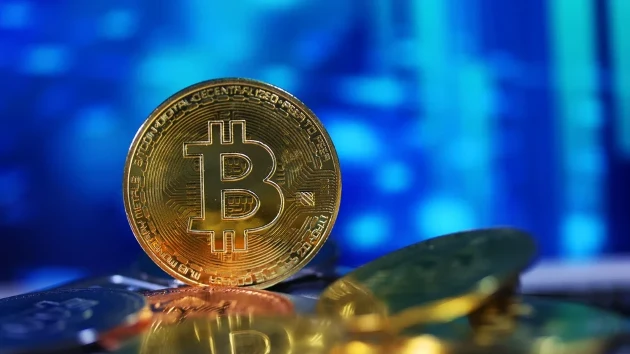 Individuals face $1,900 fine for trading crypto via unauthorized entities