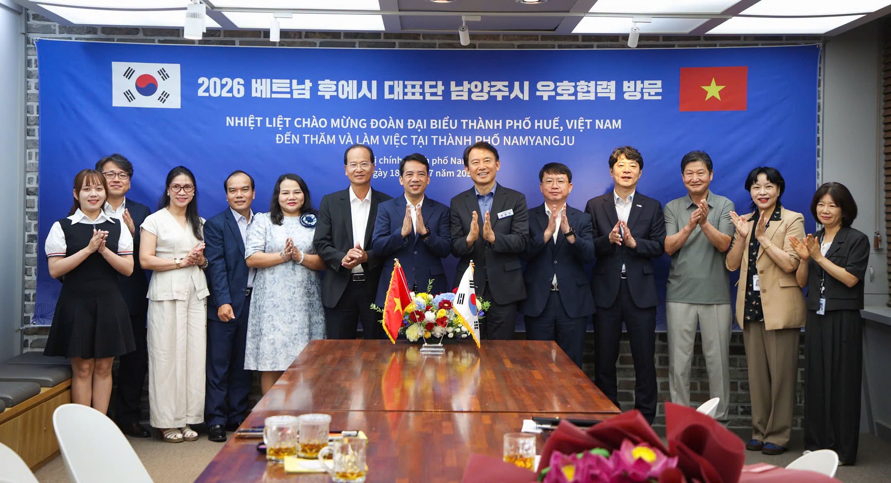 Đoàn công tác thành phố Huế làm việc với lãnh đạo thành phố Namyangju nhằm thúc đẩy hợp tác trên nhiều lĩnh vực. Ảnh: UBTP Huế