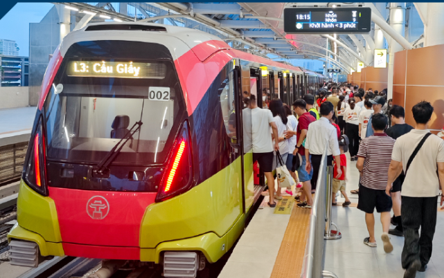 Khi mạng lưới metro được hình thành đồng bộ và phát triển theo mô hình TOD, người dân sẽ từng bước chuyển sang mô hình di chuyển đa phương thức. Ảnh: VnEconomy