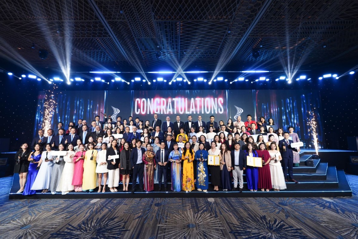 Đại diện các doanh nghiệp tại lễ trao giải HR Asia Awards 2026. Ảnh: Sunshine Group.