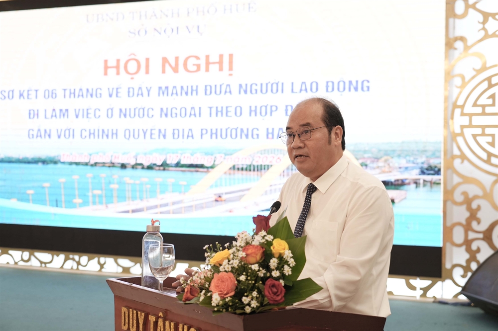 Phó Chủ tịch UBND thành phố Nguyễn Văn Mạnh, phát biểu chỉ đạo tại hội nghị. Ảnh: Cổng TTĐT thành phố Huế