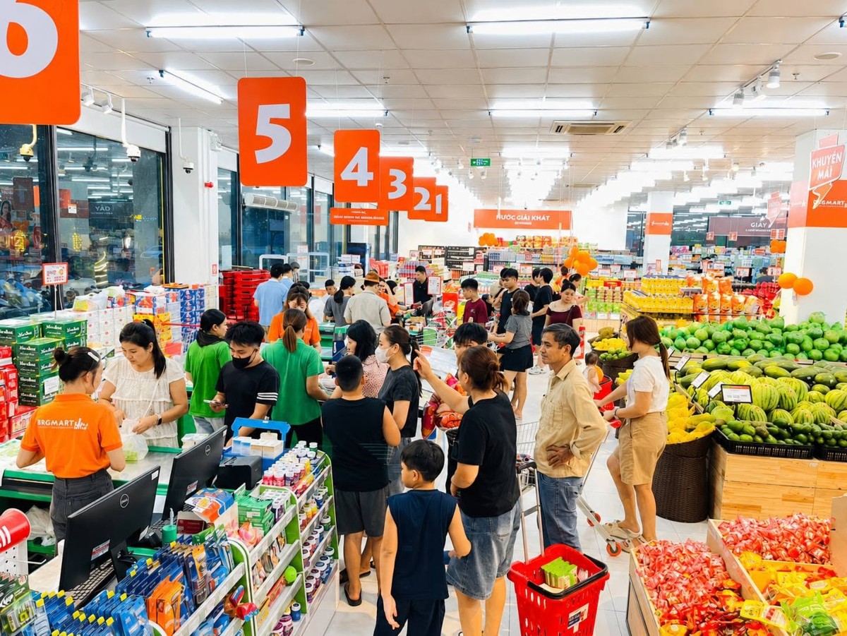 Thu nhập và mức sống của người dân ở nhiều địa phương trên toàn quốc đang được cải thiện rõ rệt, mở ra cơ hội lớn cho chuỗi bán lẻ hiện đại. Ảnh: Siêu thị BRG Mart Phố Nối