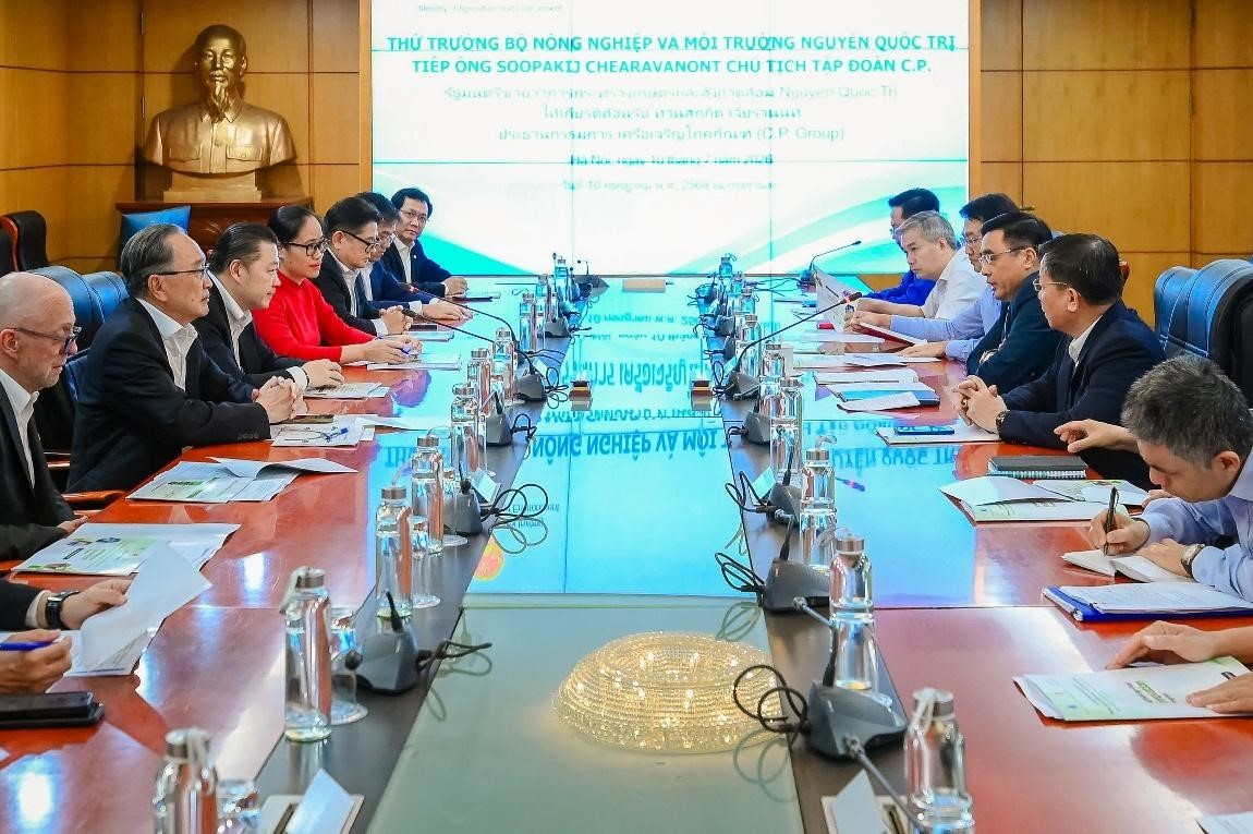 Đoàn lãnh đạo Tập đoàn C.P. làm việc với Thứ trưởng Bộ Nông nghiệp và Môi trường Nguyễn Quốc Trị tại Hà Nội ngày 10/7/2026. Ảnh: Tùng Đinh.