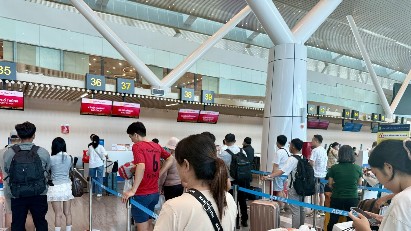 Vietnam's international air passenger traffic rises 15.4% in 6M