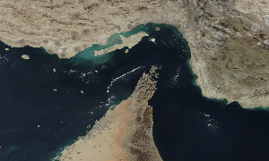 Ảnh chụp eo biển Hormuz từ vệ tinh - Nguồn: Wikipedia.