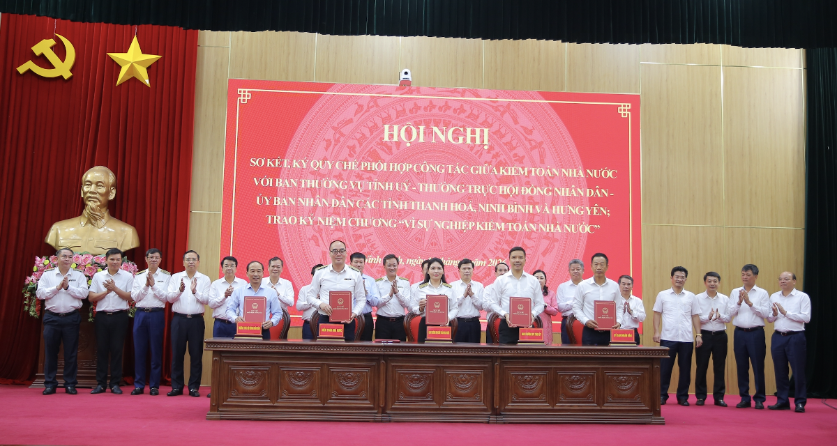 KTNN ký Quy chế phối hợp công tác với tỉnh Thanh Hoá. Ảnh: KTNN