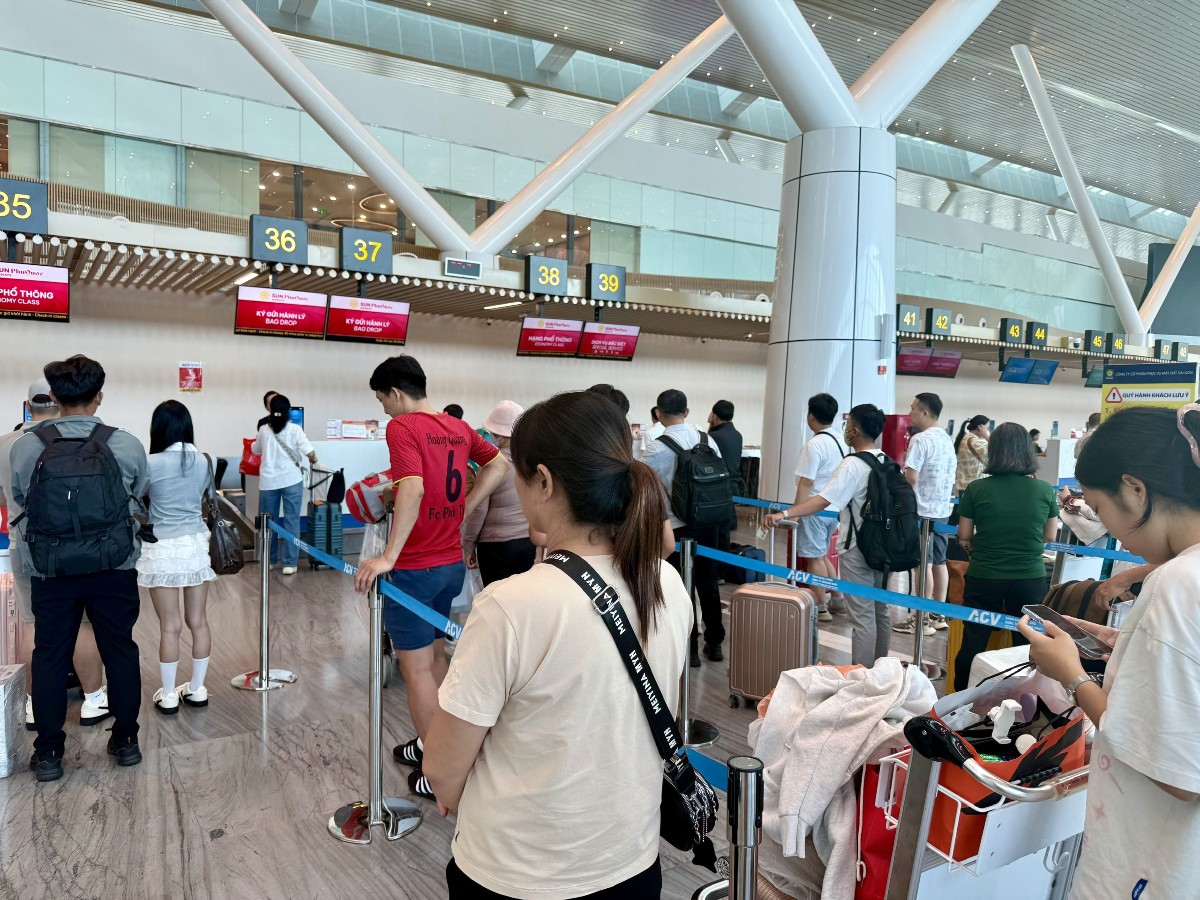 Hành khách chờ làm thủ tục tại nhà ga T3 Cảng hàng không quốc tế Tân Sơn Nhất - Ảnh minh họa/Ảnh: Thanh Thủy.