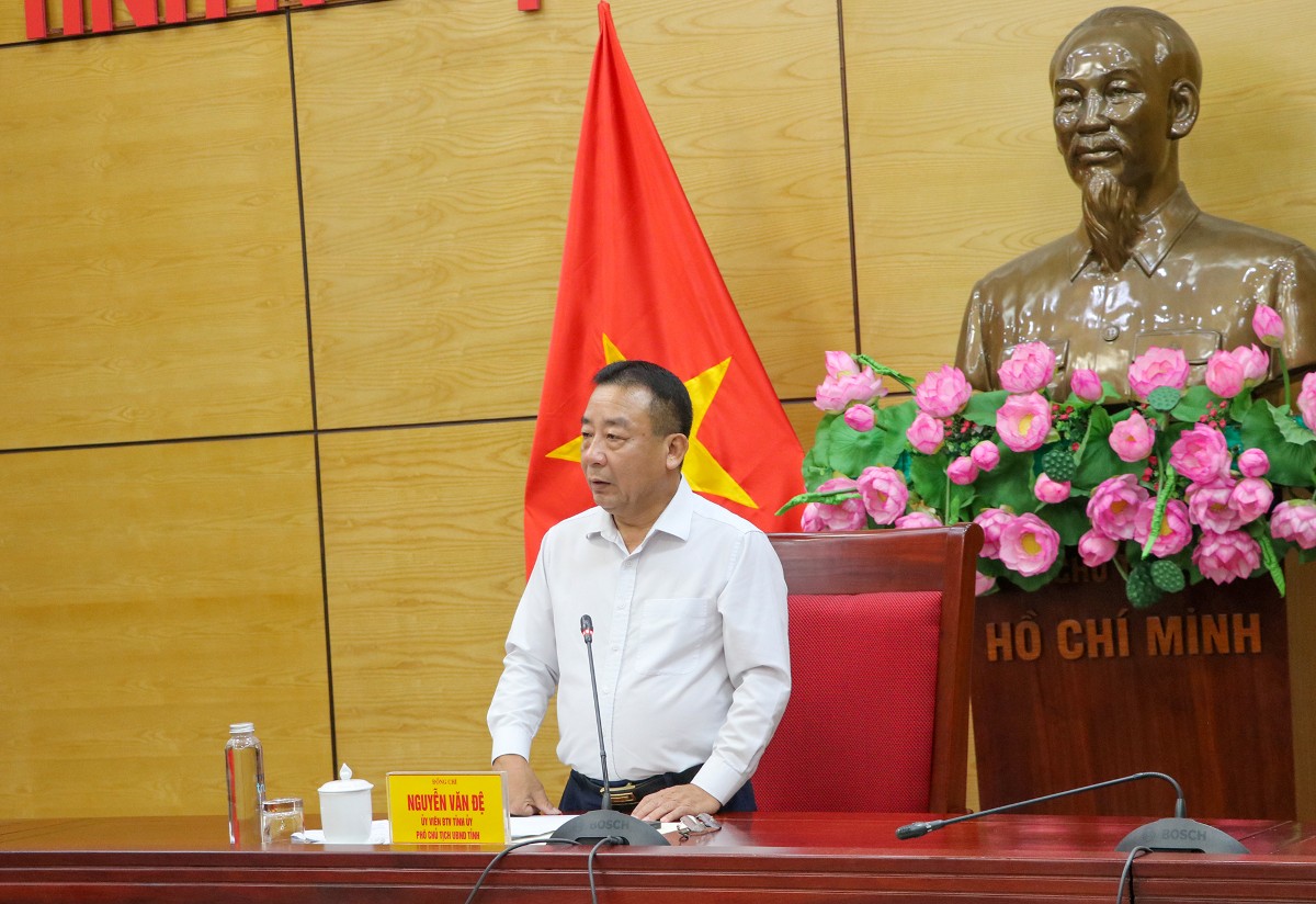 Phó Chủ tịch UBND tỉnh Nghệ An Nguyễn Văn Đệ chủ trì làm việc về tiến độ triển khai các khu tái định cư khẩn cấp trên địa bàn. Ảnh: Cổng TTĐT tỉnh Nghệ An