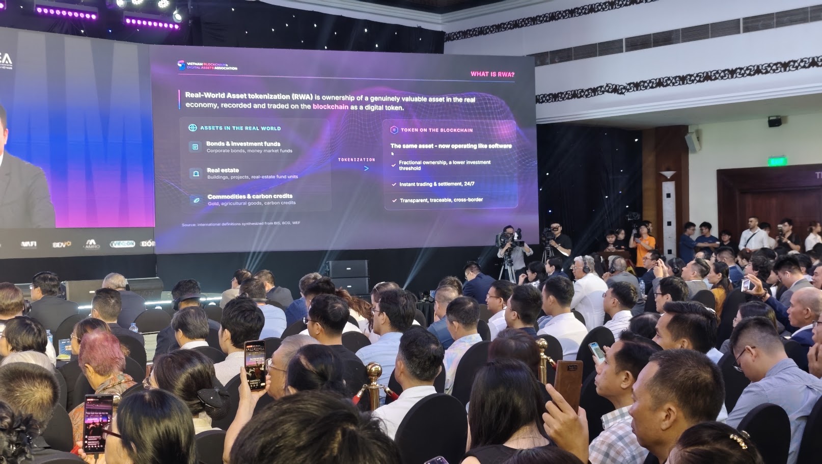 Nhiều nhà đầu tư trong và ngoài nước quan tâm đến thị trường mã hóa tài sản thực Việt Nam. Ảnh chụp tại Hội nghị Vietnam RWA Summit 2026. Ảnh: BB