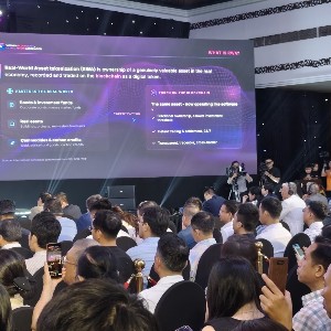 Nhiều nhà đầu tư trong và ngoài nước quan tâm đến thị trường mã hóa tài sản thực Việt Nam. Ảnh chụp tại Hội nghị Vietnam RWA Summit 2026. Ảnh: BB