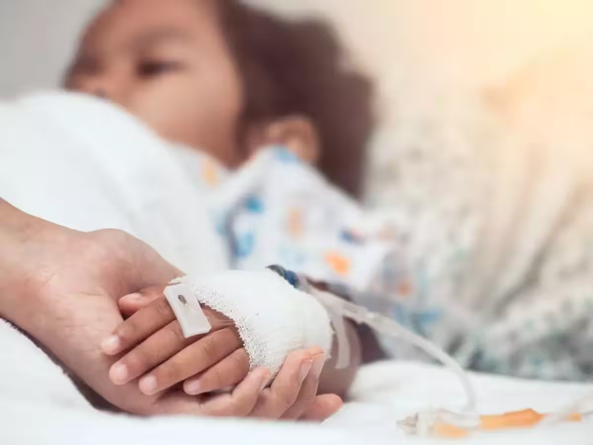 Do chưa biết đến Adenovirus, gia đình chủ quan tự điều trị tại nhà như cảm cúm thông thường. Ảnh: Health