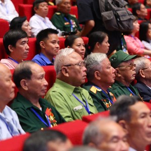 Chăm lo cho các đối tượng chính sách là người có công, đảm bảo an sinh xã hội. Ảnh: Mạnh Dũng.