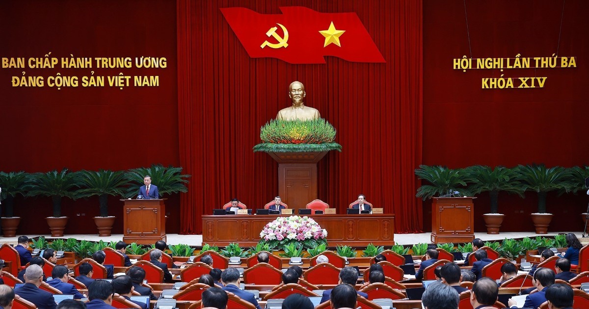 Trung ương b&agrave;n về đổi mới m&ocirc; h&igrave;nh ph&aacute;t...