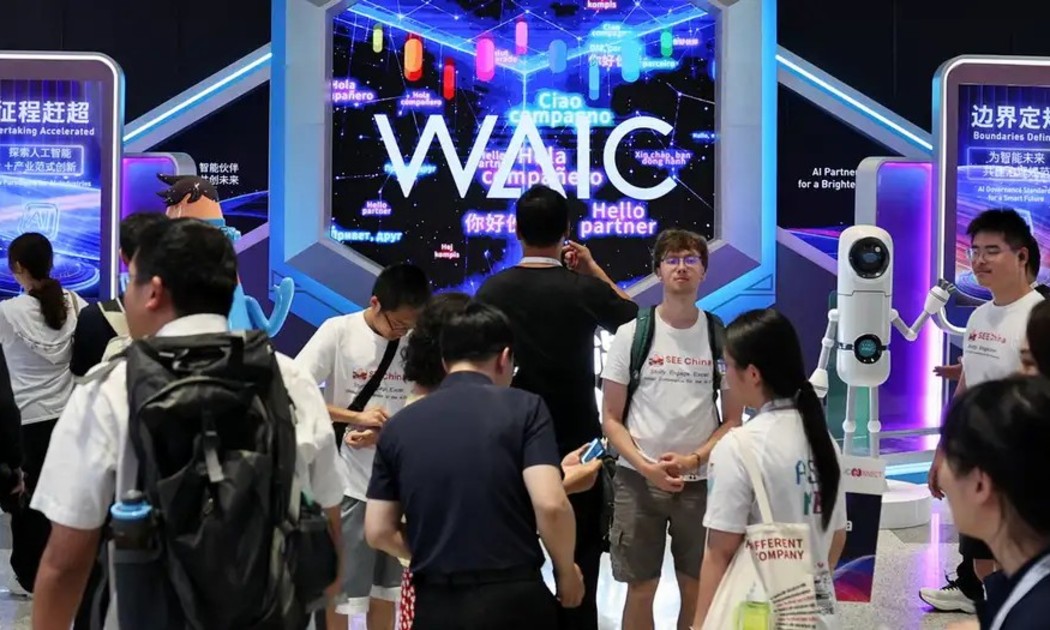 Hội nghị WAIC kéo dài bốn ngày quy tụ hơn 1.000 đại diện doanh nghiệp công nghệ, quan chức, nhà nghiên cứu và chuyên gia trong ngành AI của Trung Quốc. Ảnh: Go Nakamura/REUTERS