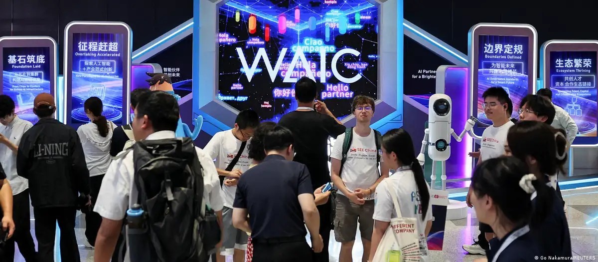 Hội nghị WAIC kéo dài bốn ngày quy tụ hơn 1.000 đại diện doanh nghiệp công nghệ, quan chức, nhà nghiên cứu và chuyên gia trong ngành AI của Trung Quốc. Ảnh: Go Nakamura/REUTERS