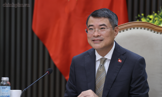 Prime Minister Le Minh Hung holds his first phone talks with Canadian Prime Minister Mark Carney on the evening of July 21 (Hanoi time). (Photo: VGP/Nhat Bac)