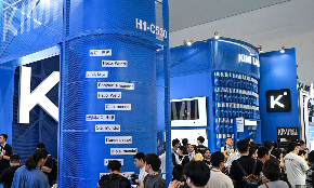 Nhiều người đến gian hàng Moonshot AI để chiêm ngưỡng mô hình Kimi K3 tại Hội nghị Trí tuệ Nhân tạo Thế giới ở Thượng Hải. Ảnh: AFP