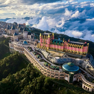 Toàn cảnh Bà Nà Hill. Ảnh SunGroup